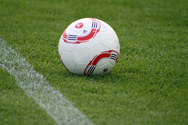 枪手近6次对阵热刺5胜1平，后者本赛季客场不败&积分最多